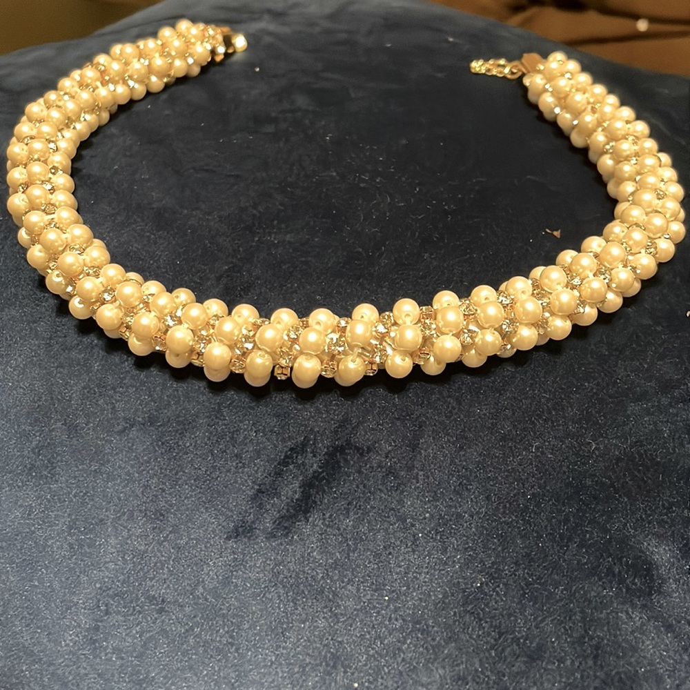 Thick twisted pearl and rhinestone necklace midsize